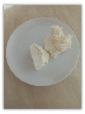 Ricotta servita su un piatto